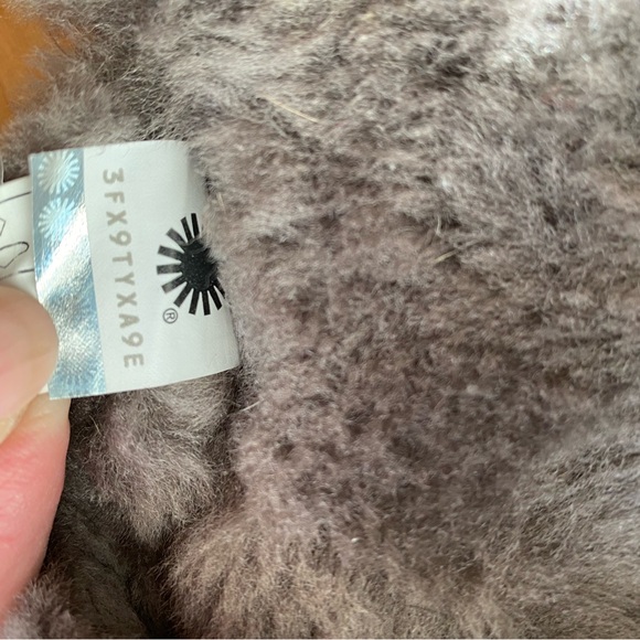 Ugg Australia Abela Slipper - Picture 9 of 10